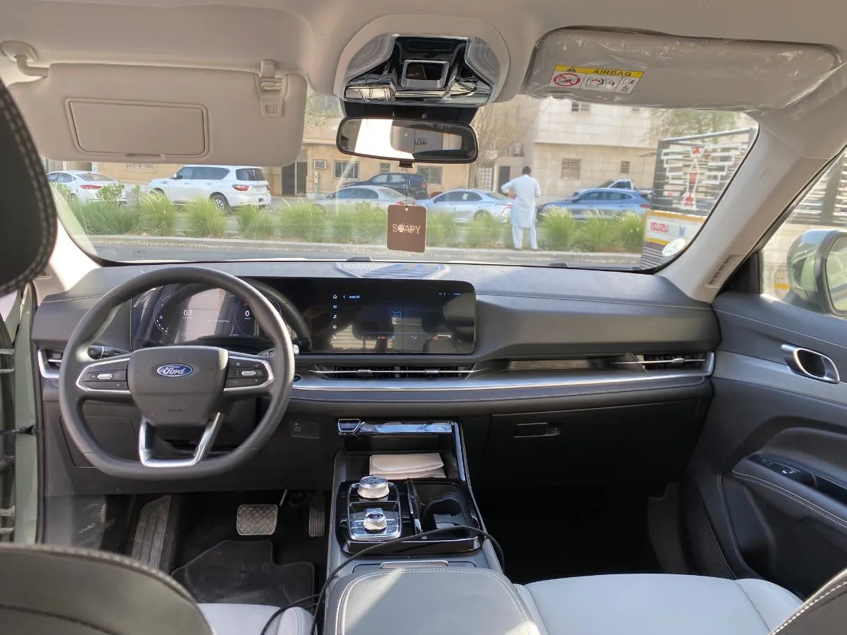 Car image 14