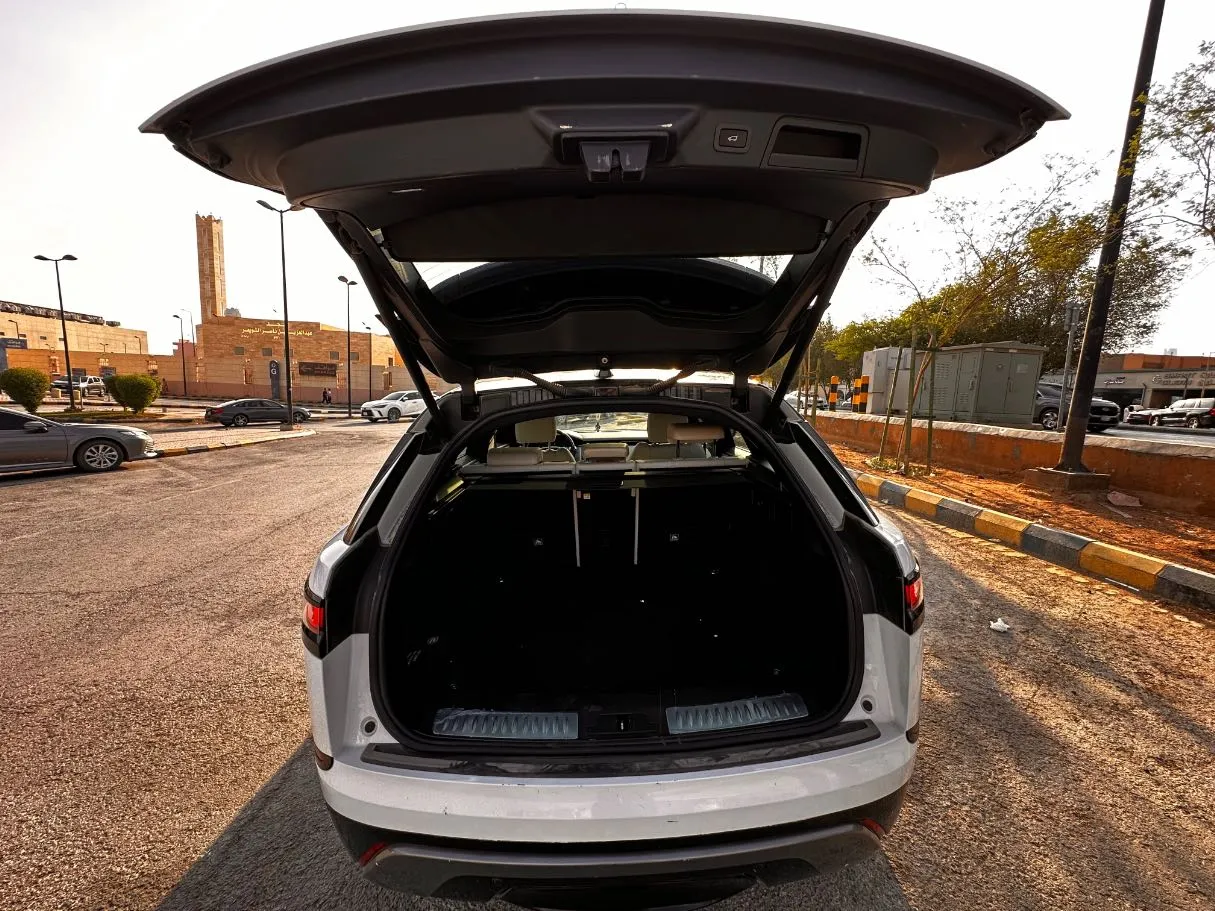 Car image 22