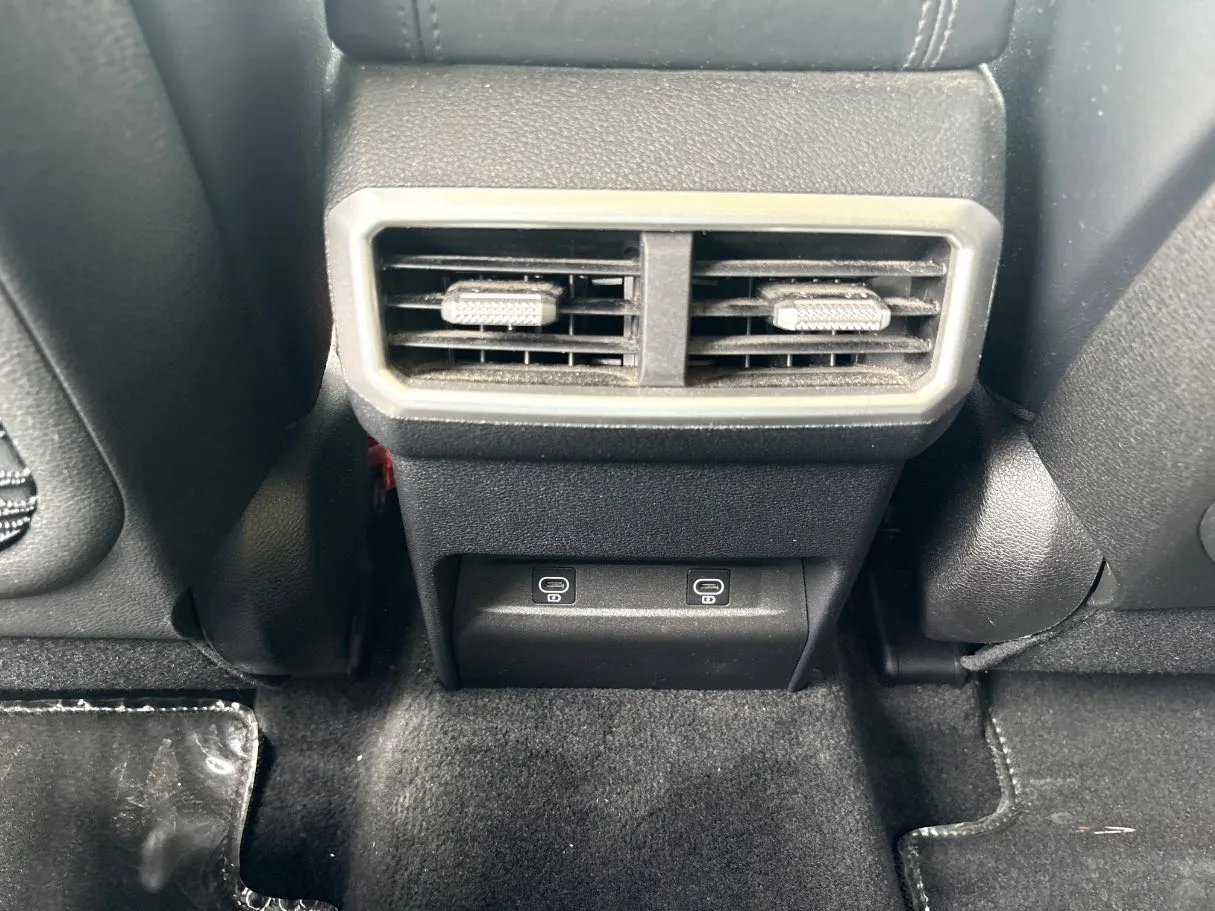 Car image 27