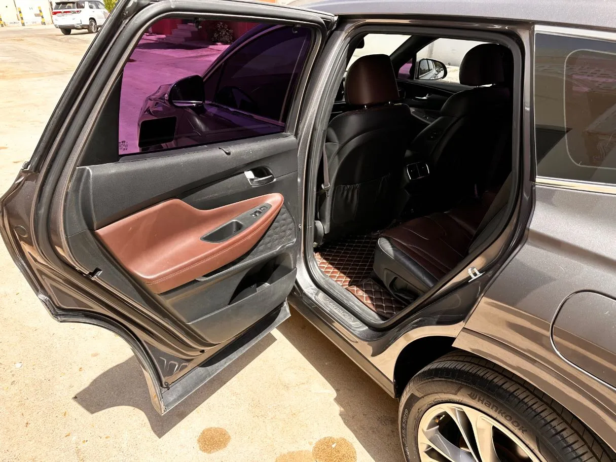 Car image 13