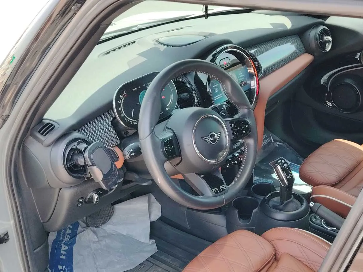 Car image 13