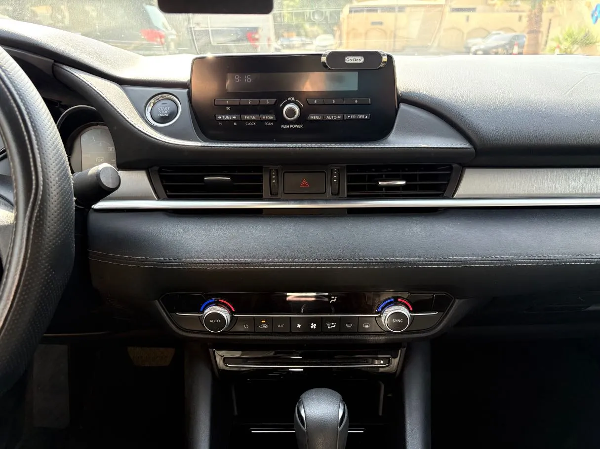 Car image 20