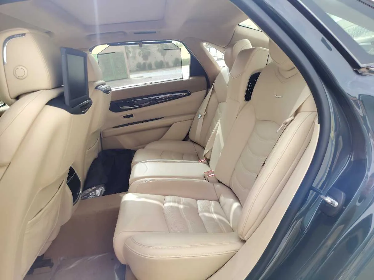 Car image 18