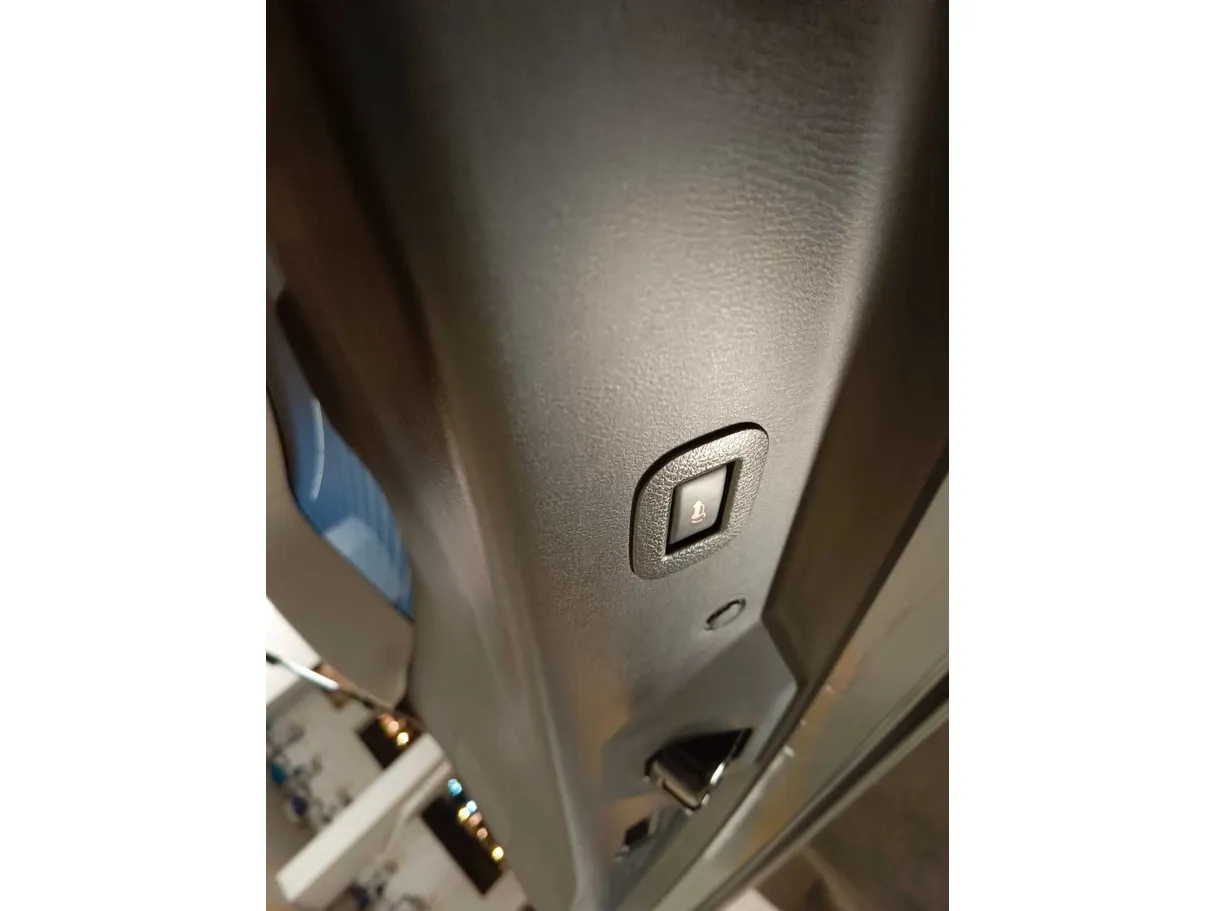 Car image 31