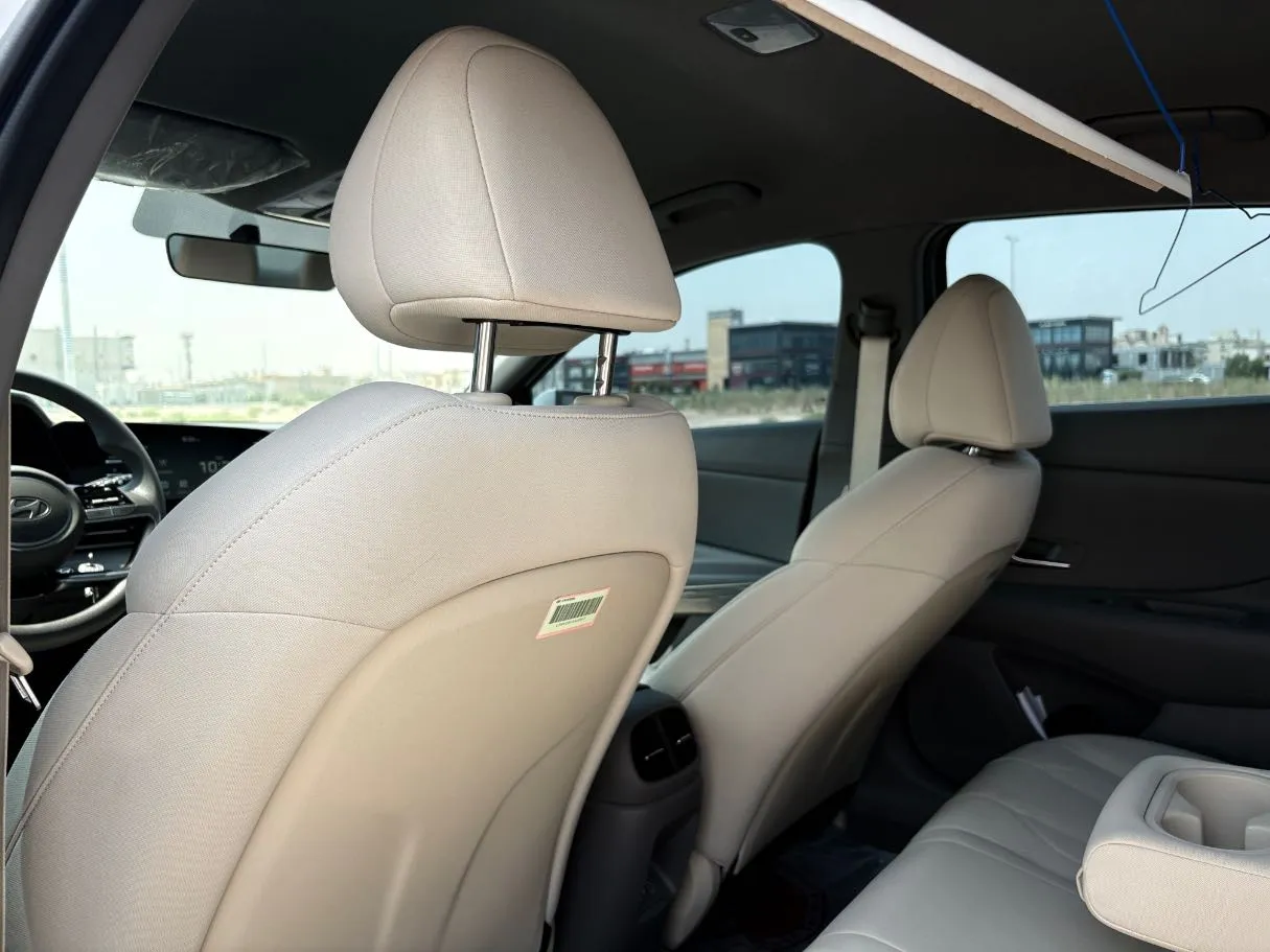 Car image 17