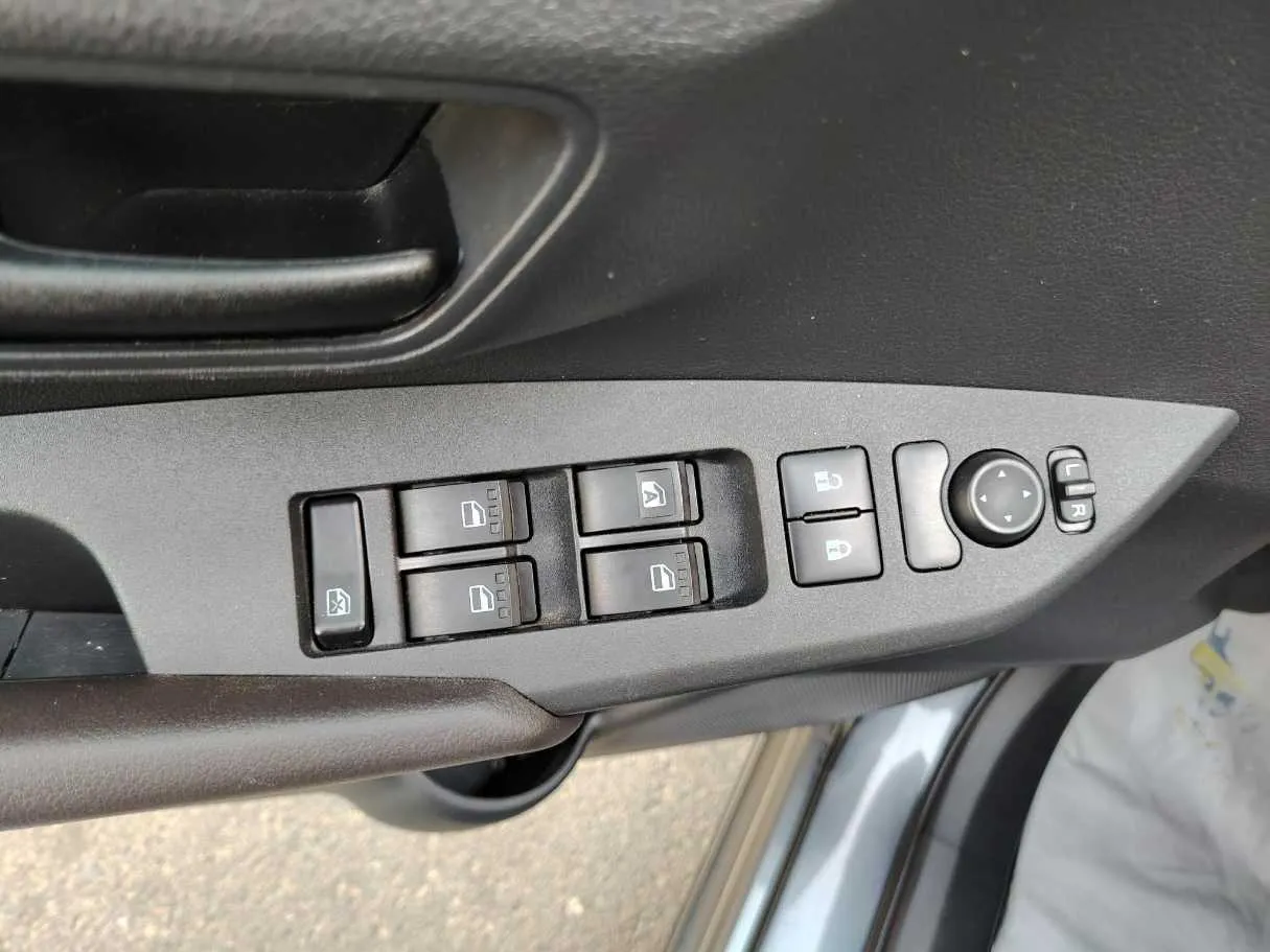 Car image 35