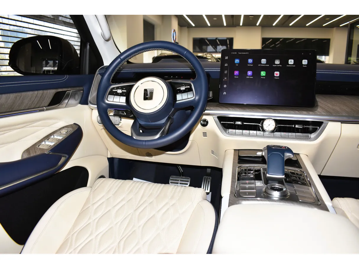 Car image 7