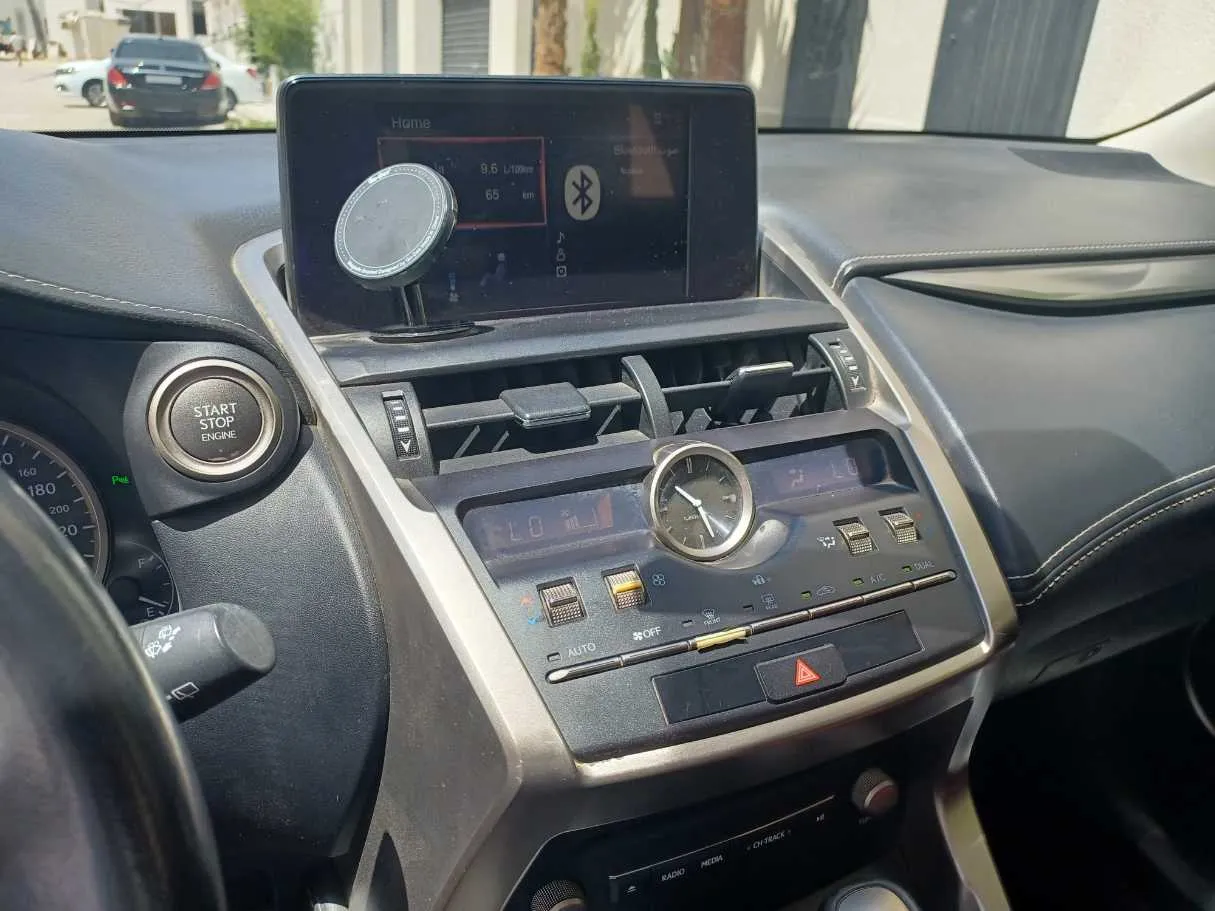 Car image 18