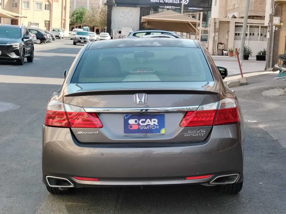 Car image 6