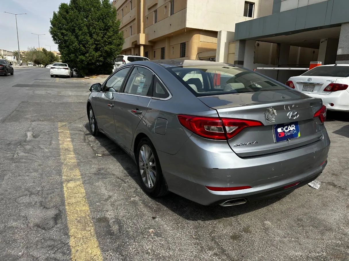 Car image 7
