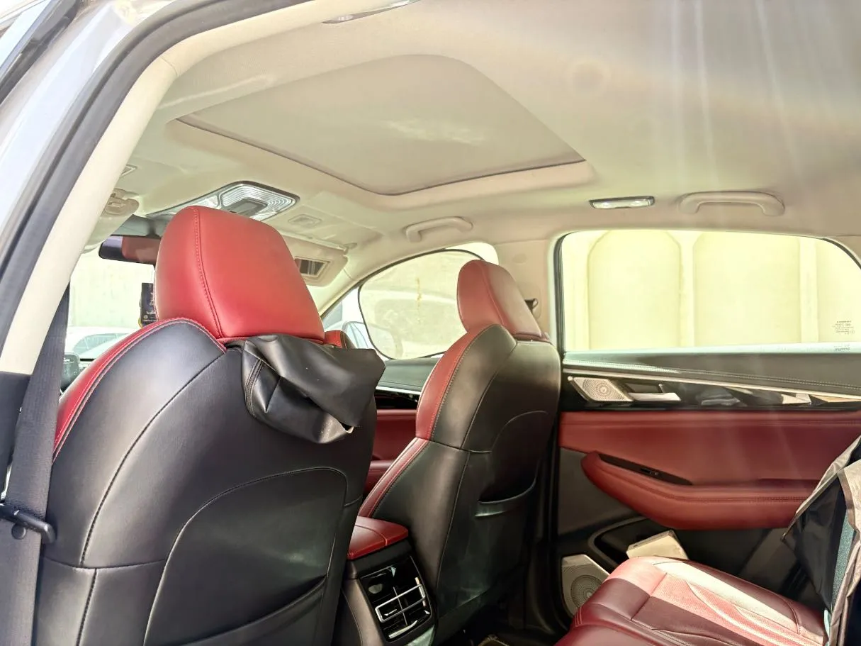 Car image 17
