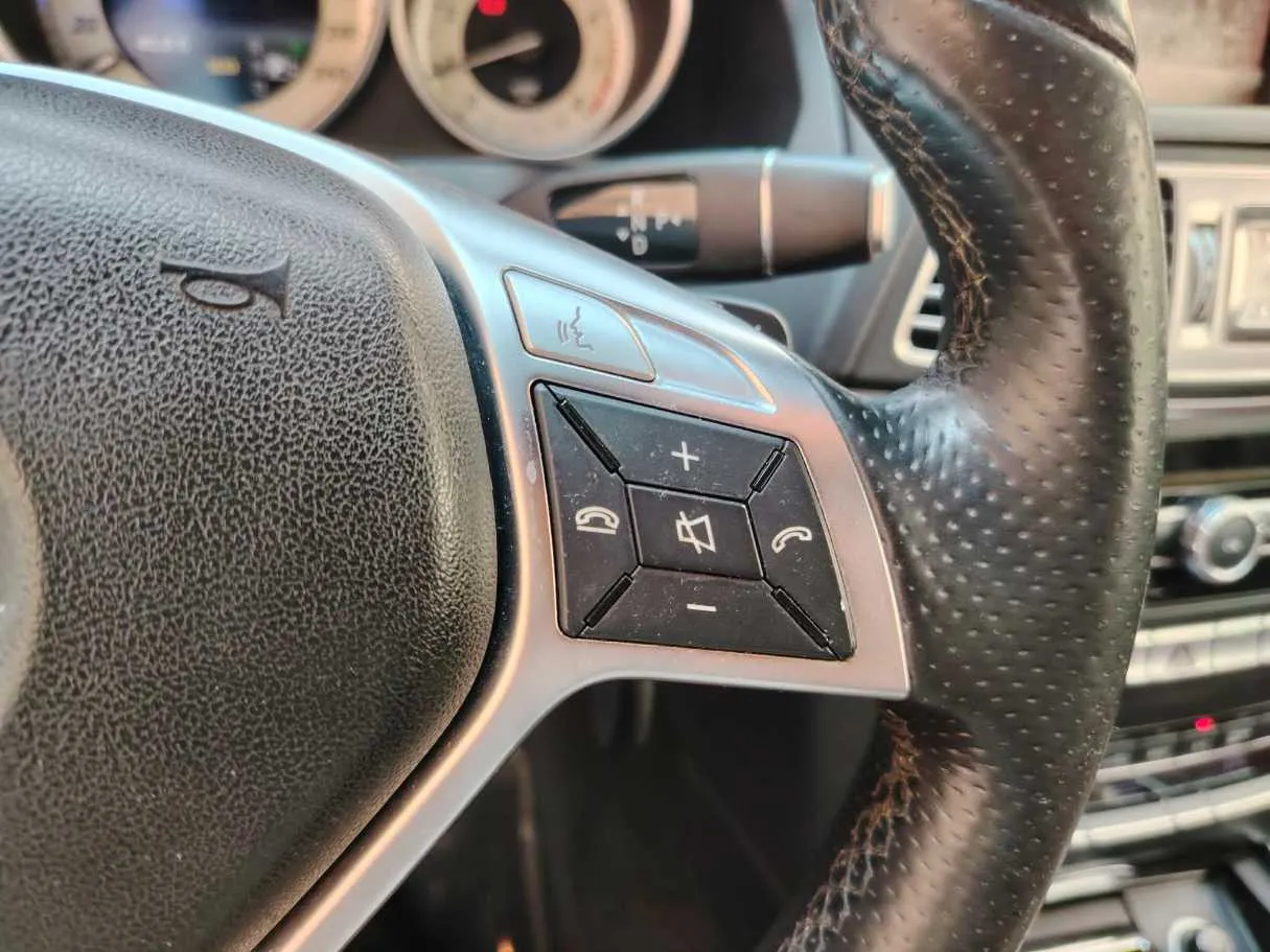 Car image 32
