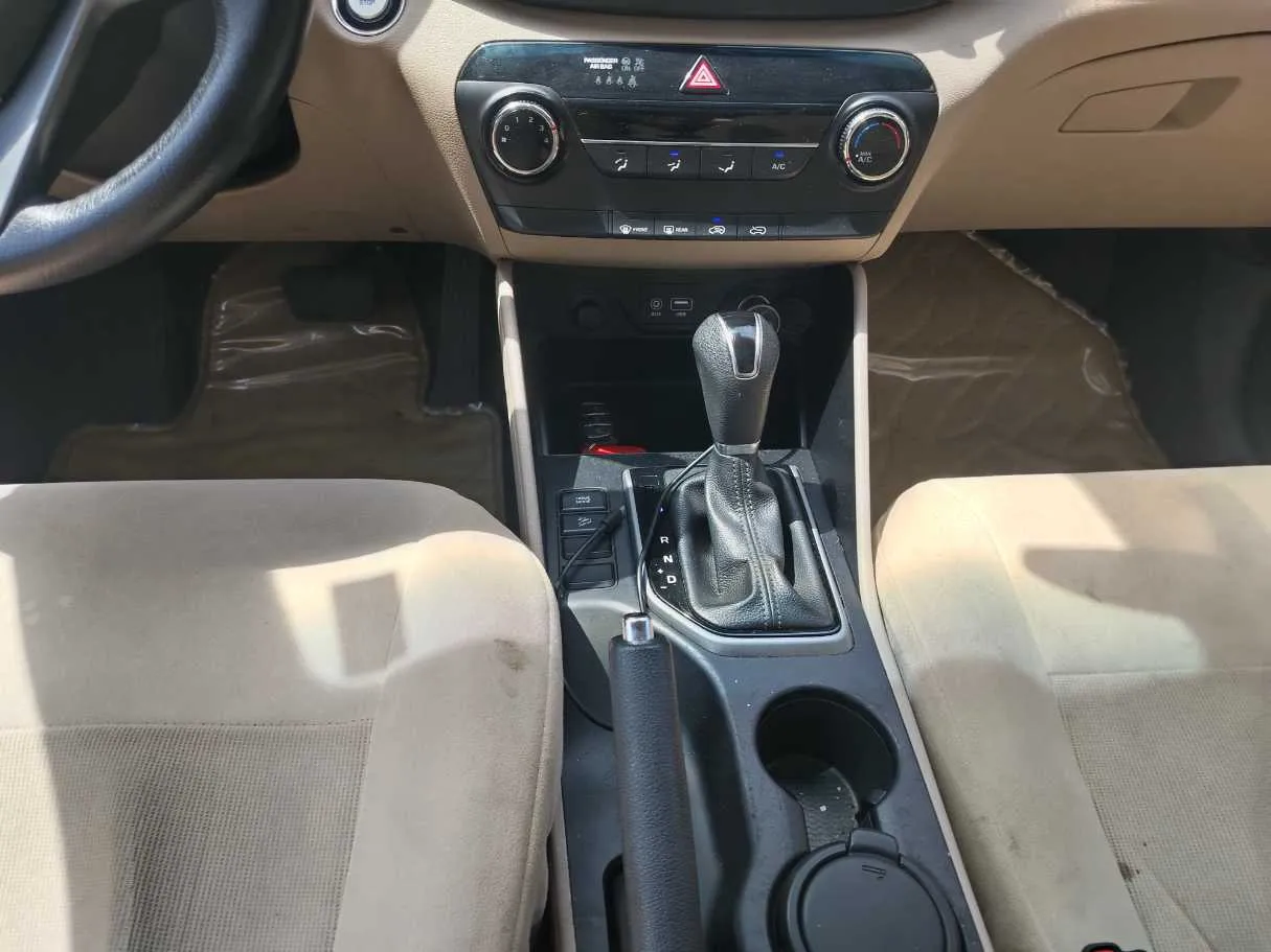 Car image 28
