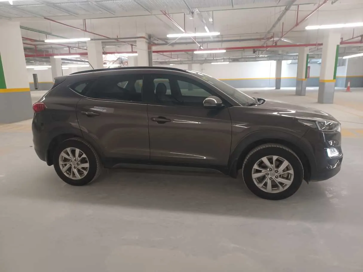 Car image 4
