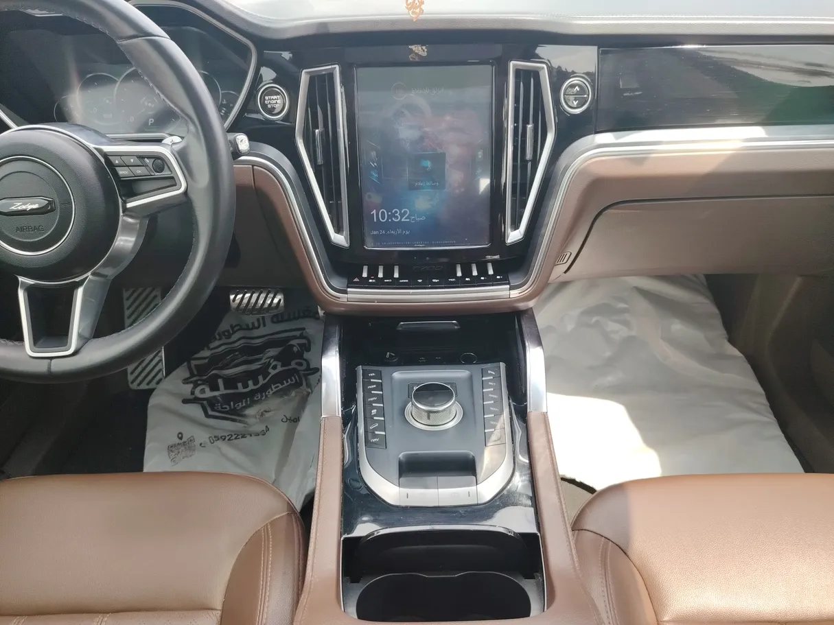 Car image 18
