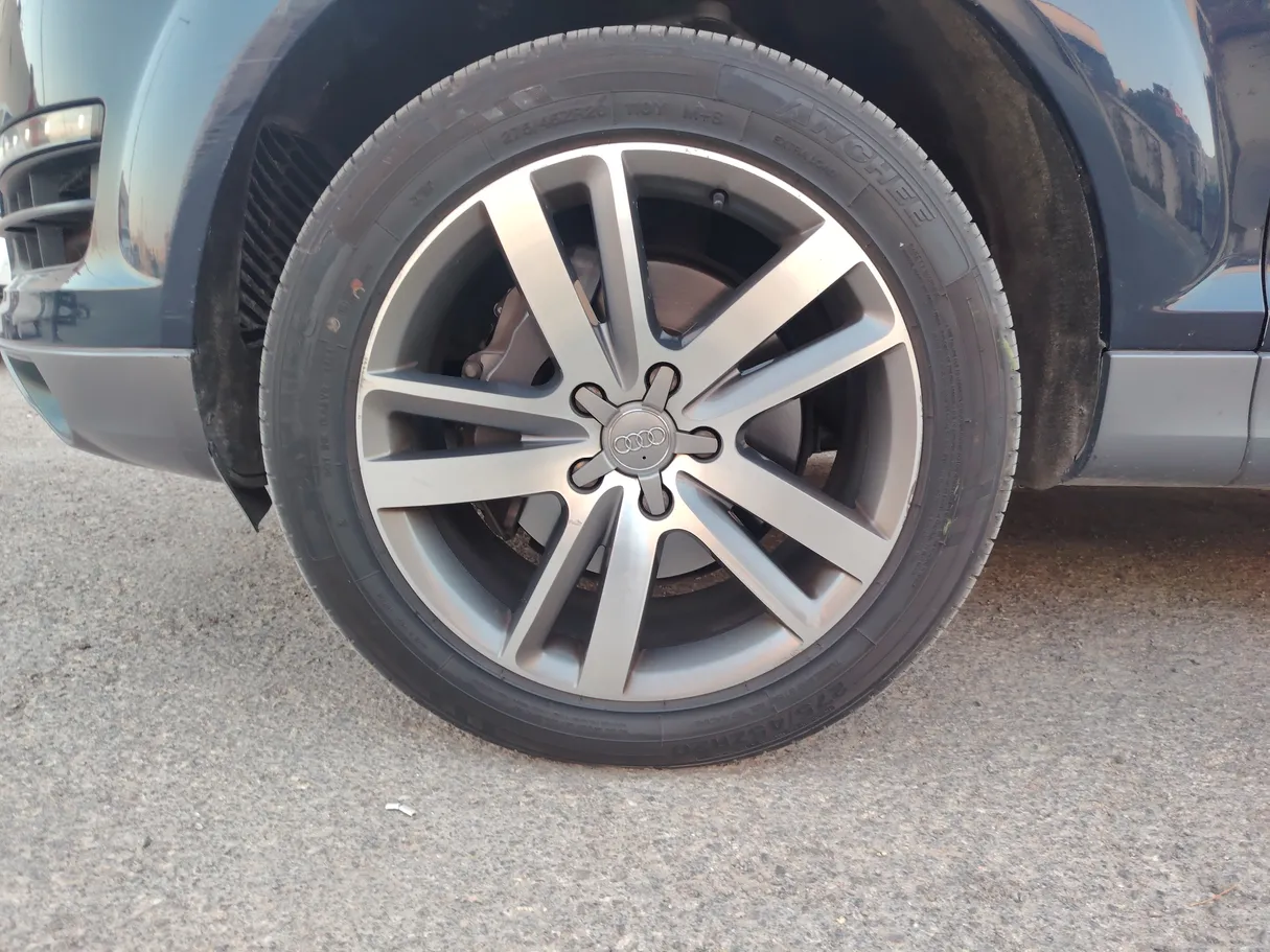 Car image 10