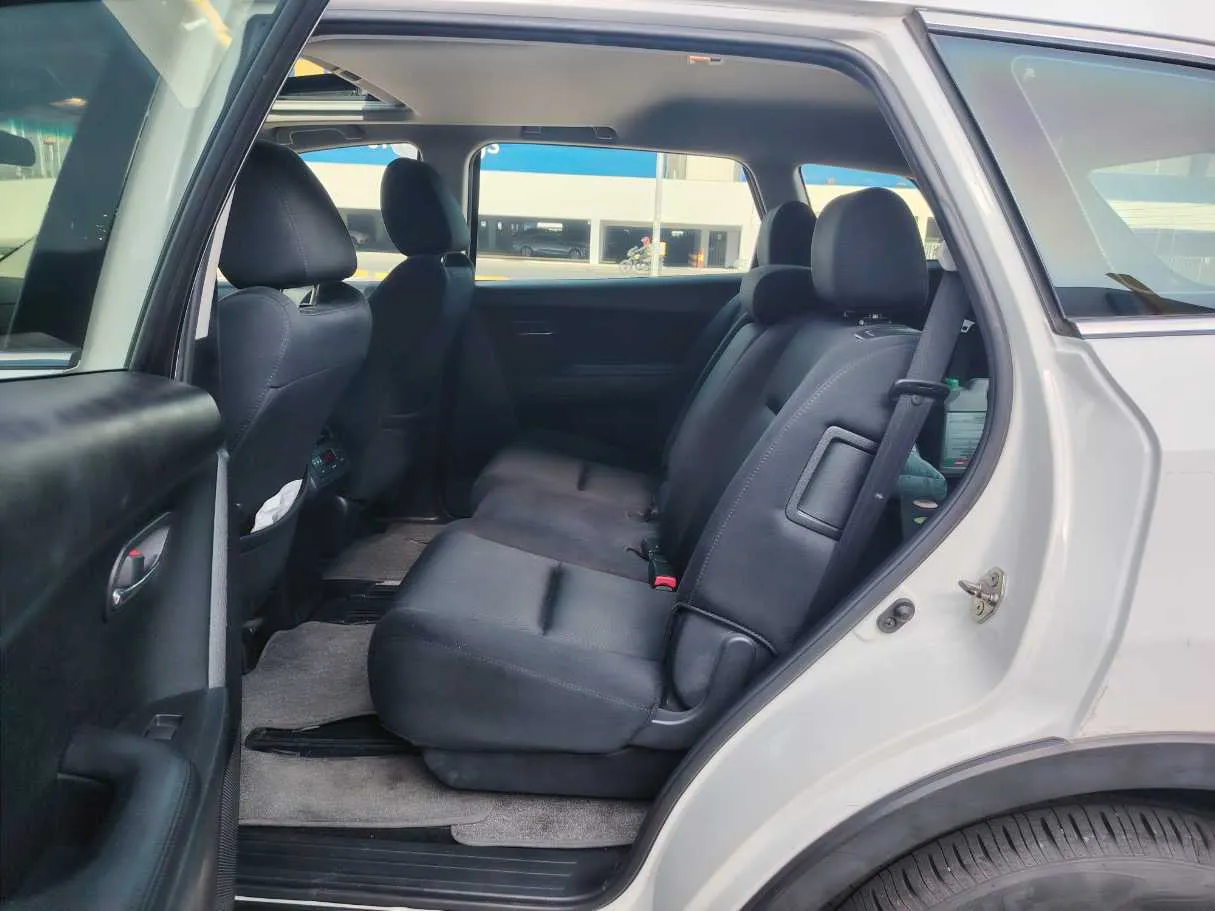 Car image 16