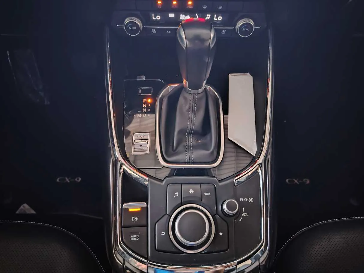 Car image 24