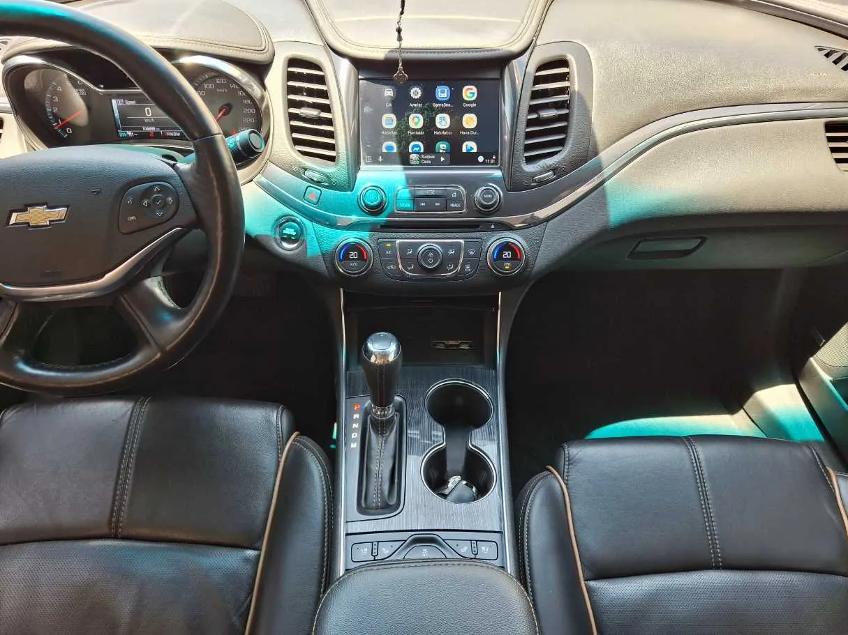 Car image 15