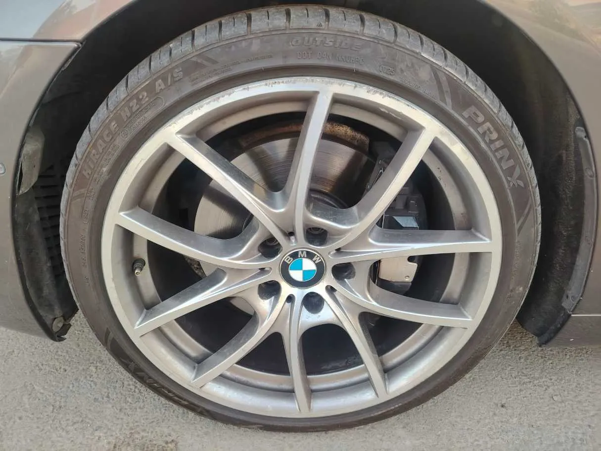 Car image 10