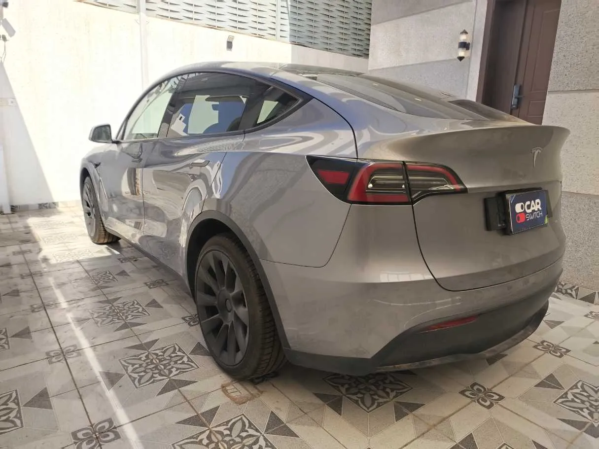 Car image 7