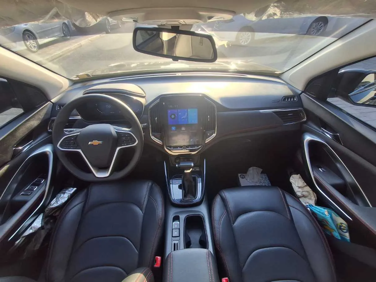 Car image 13