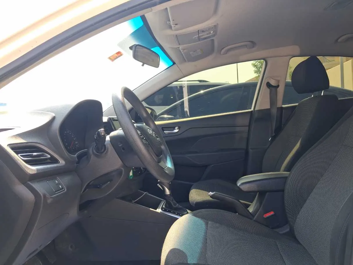 Car image 12