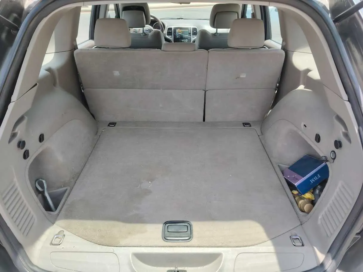 Car image 30