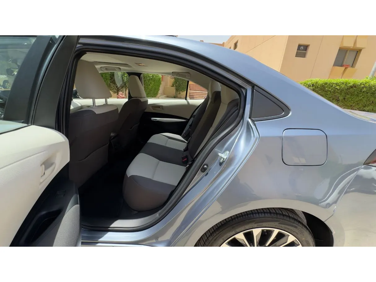 Car image 12