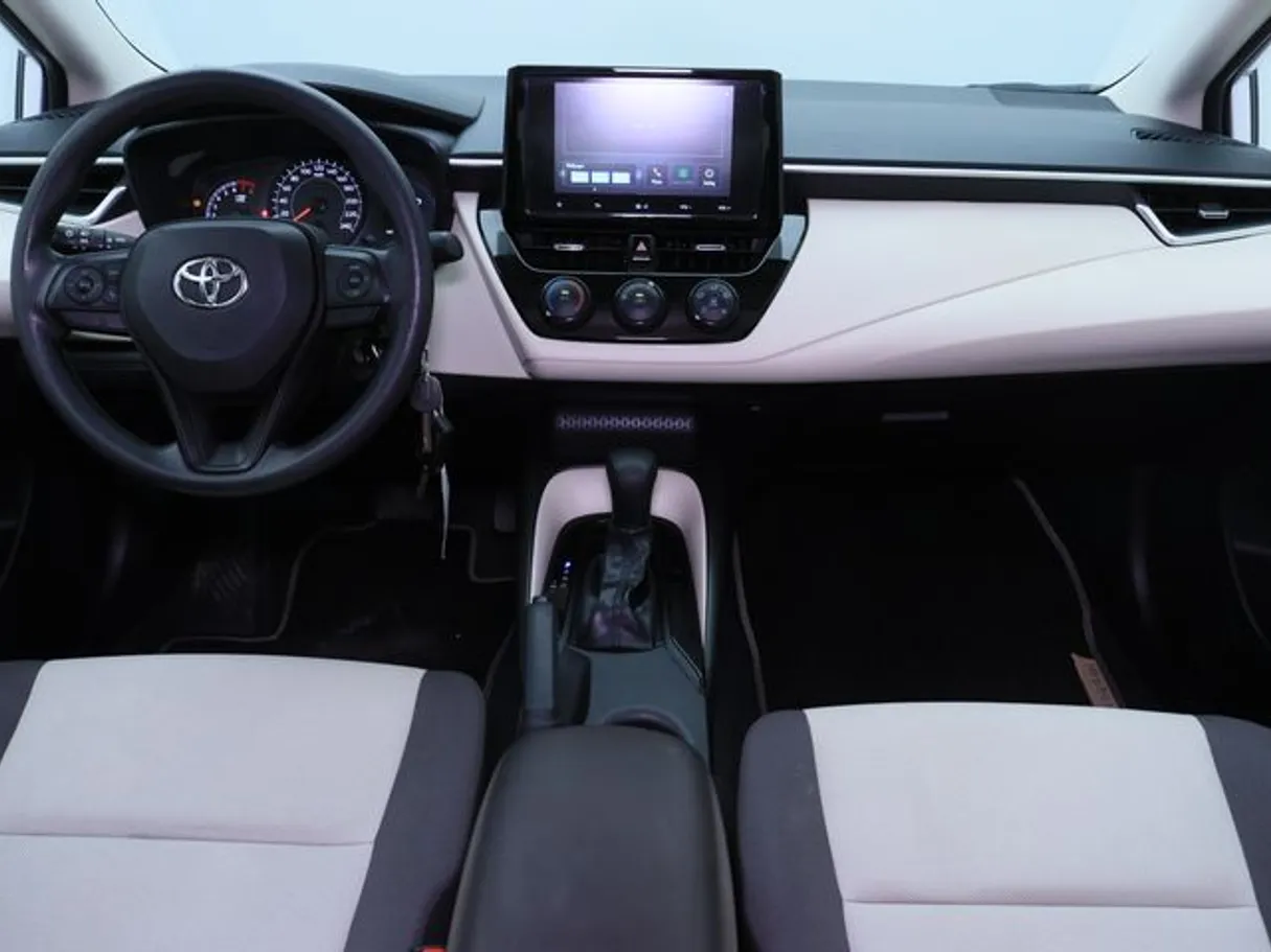 Car image 14