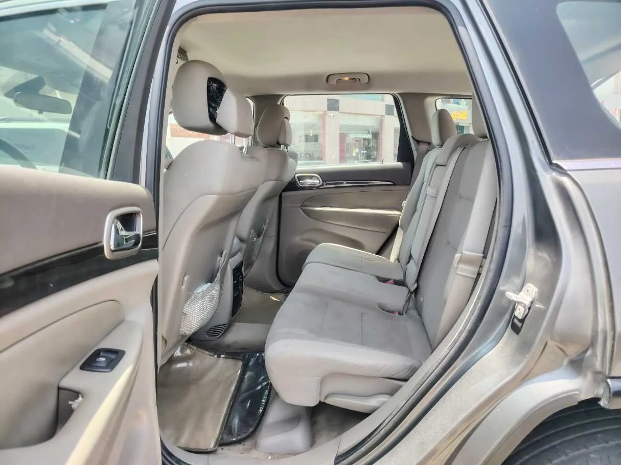 Car image 15