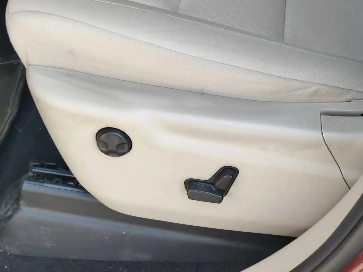 Car image 24