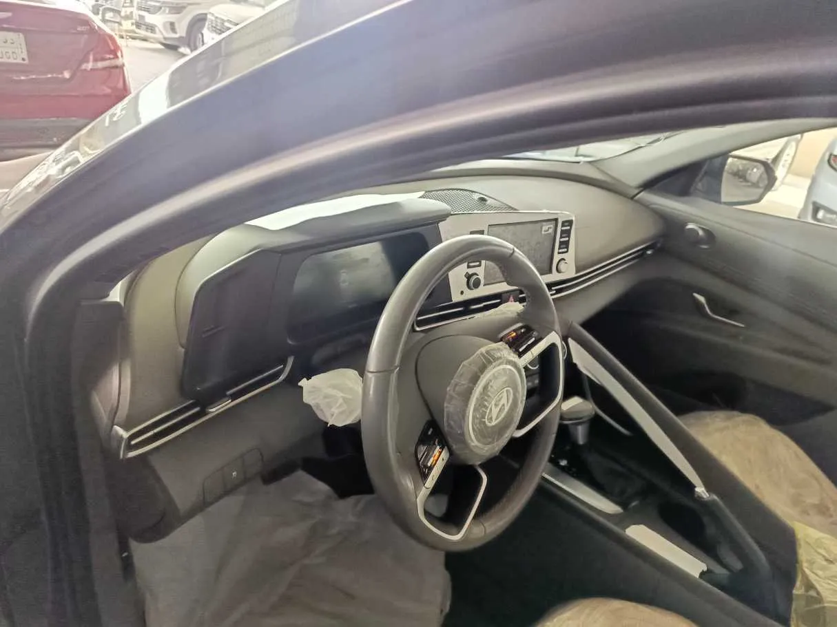 Car image 12