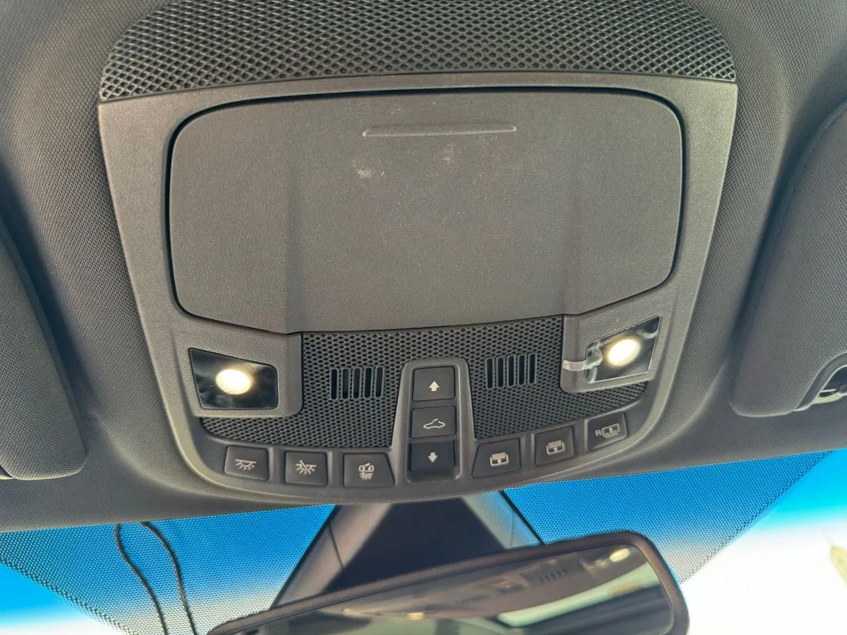 Car image 25