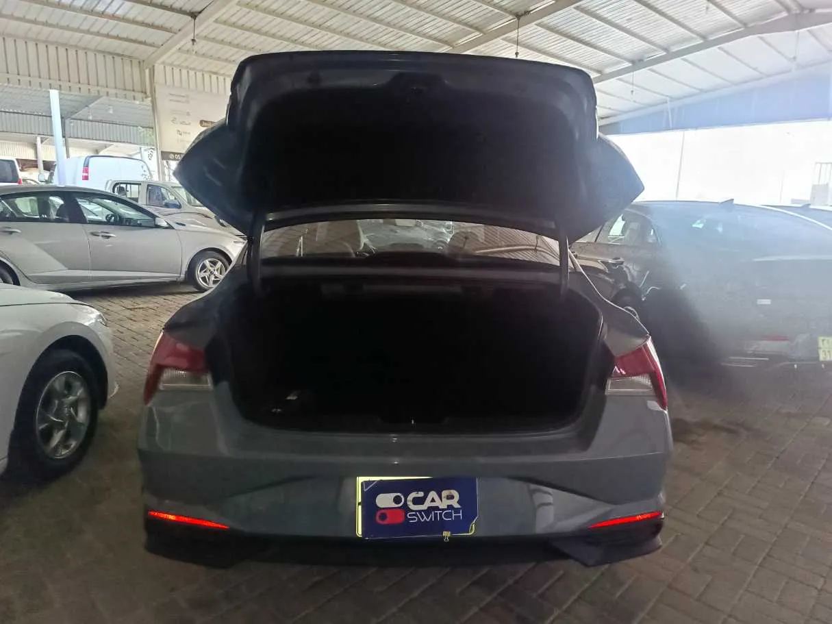 Car image 19