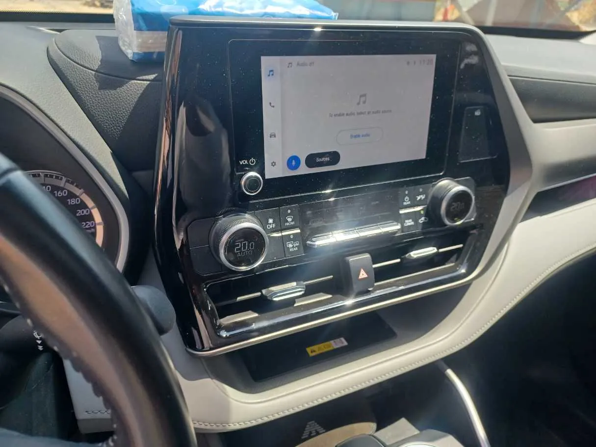 Car image 18
