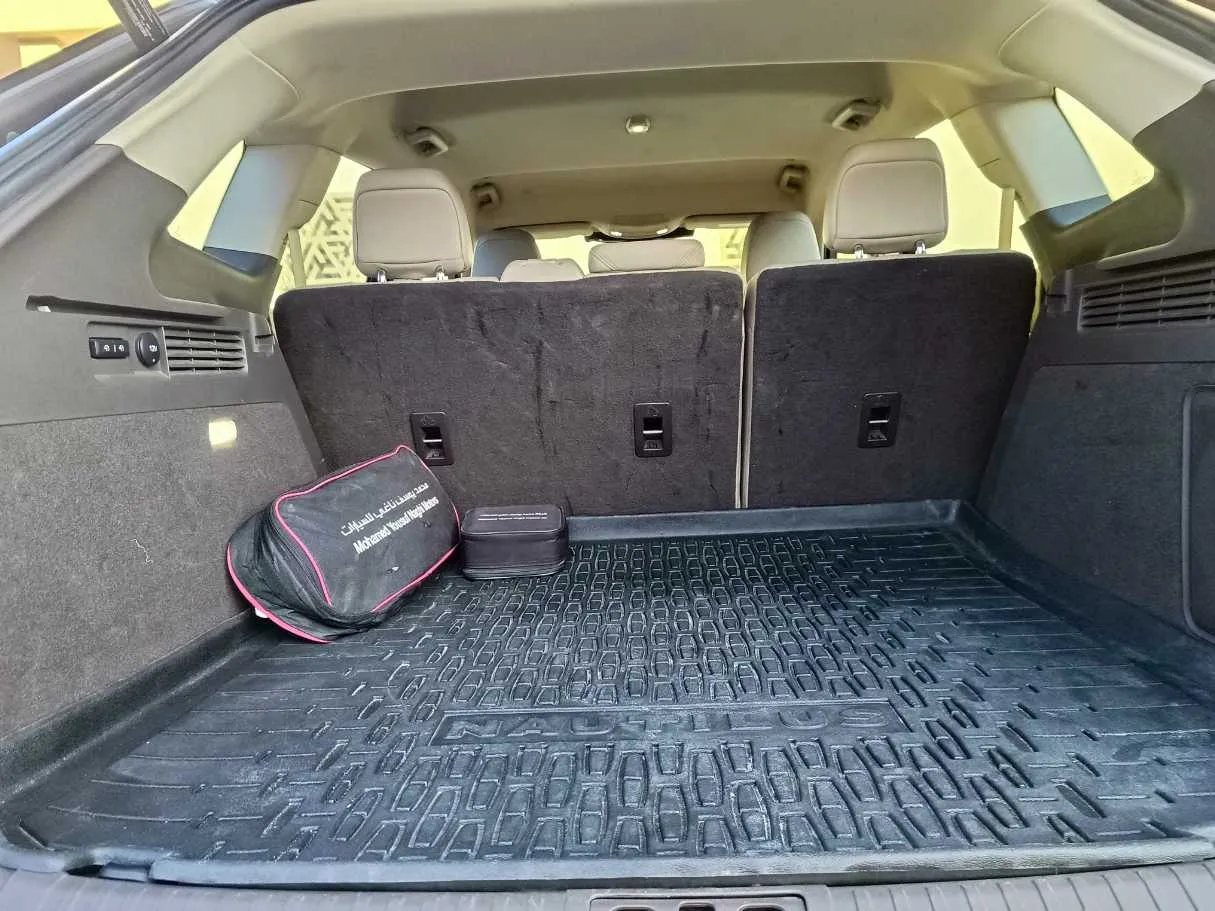 Car image 28