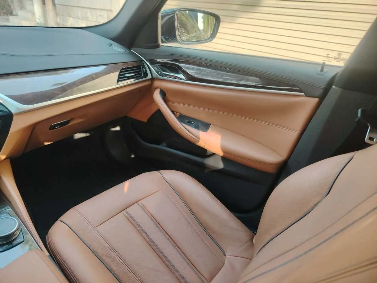 Car image 23