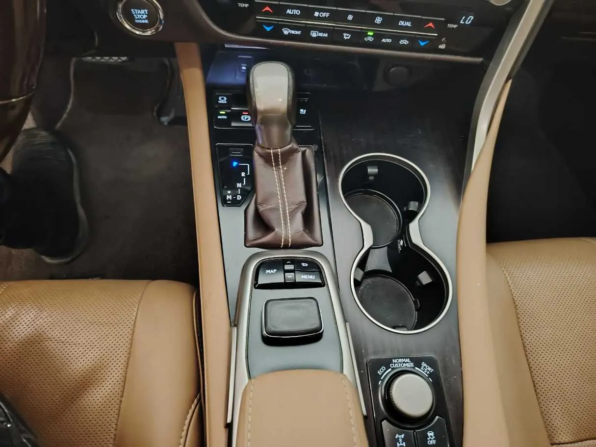 Car image 26