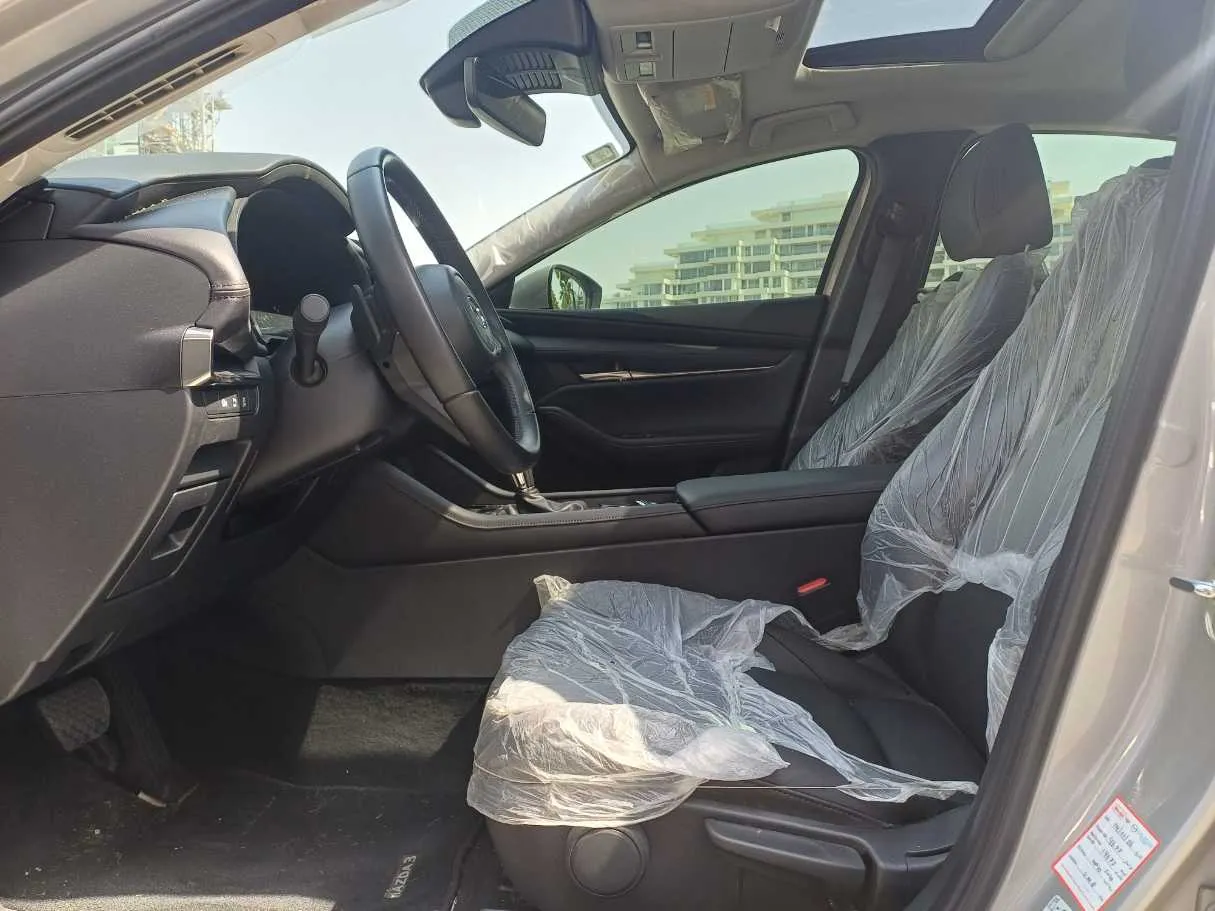 Car image 12