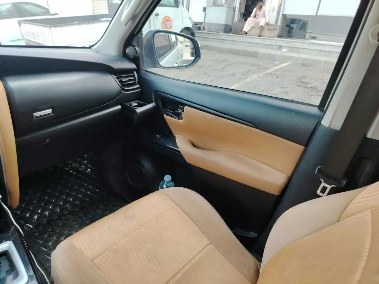 Car image 26