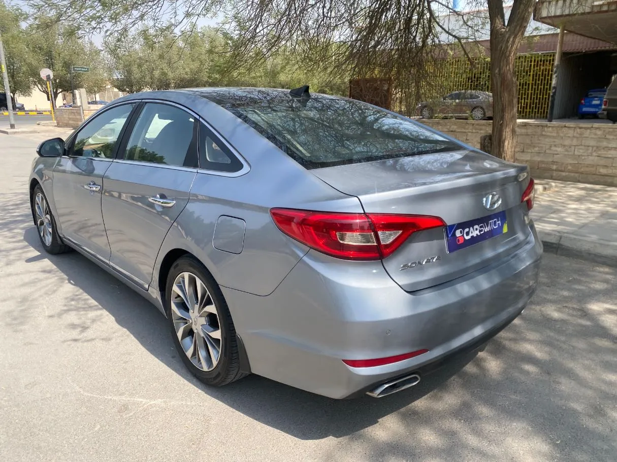 Car image 7