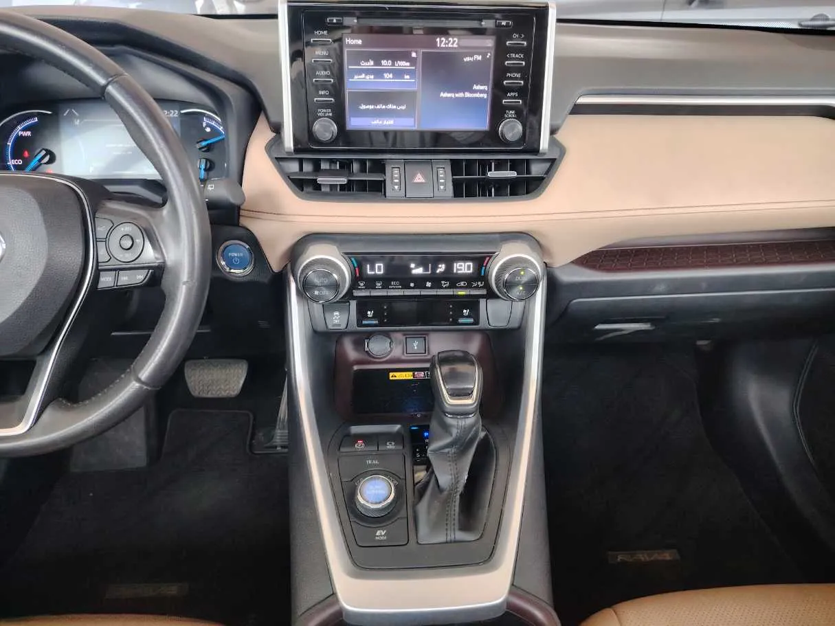 Car image 25