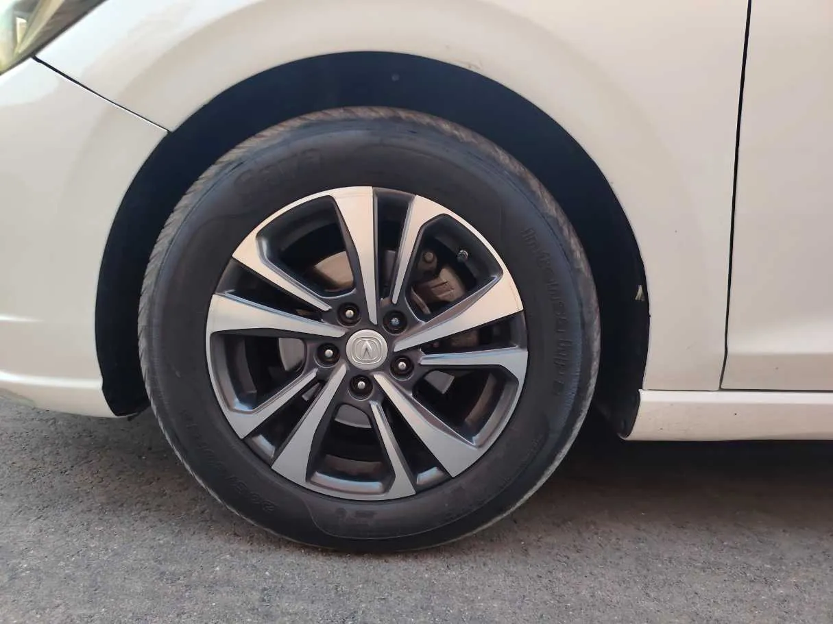 Car image 10