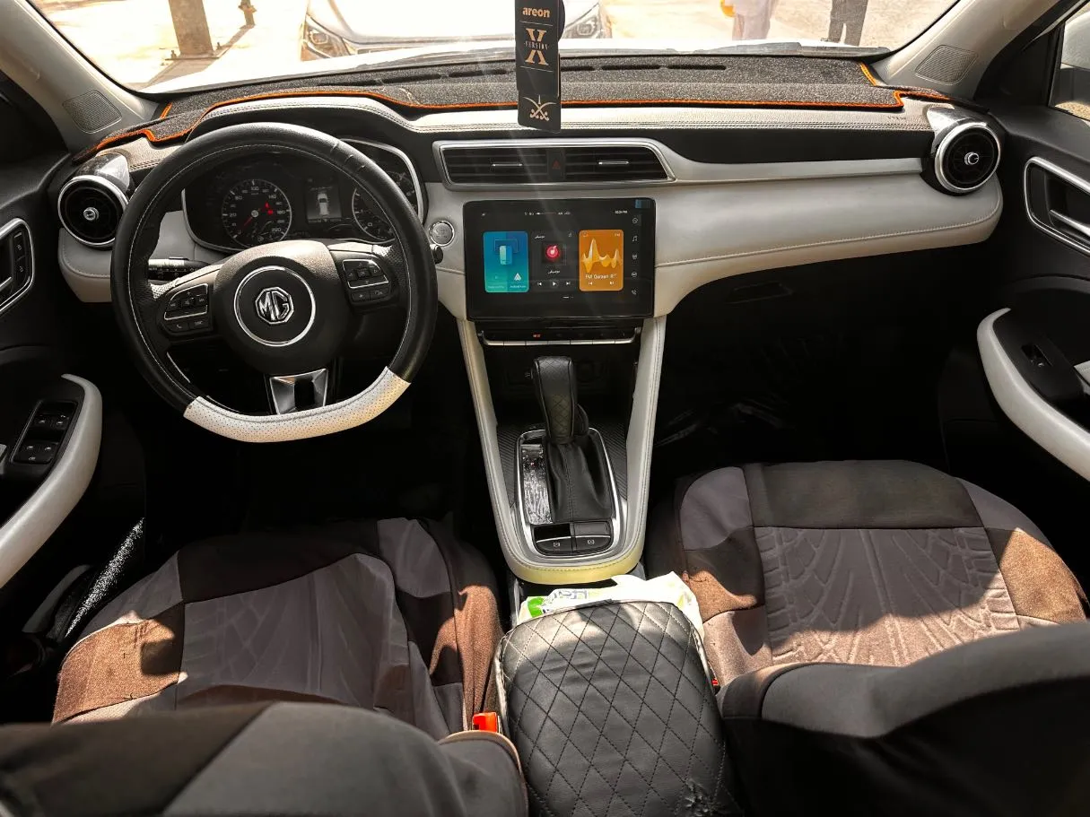 Car image 16