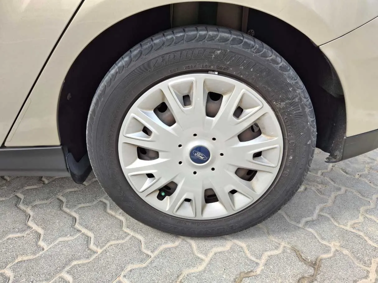 Car image 9