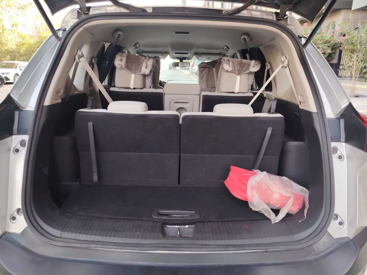 Car image 26