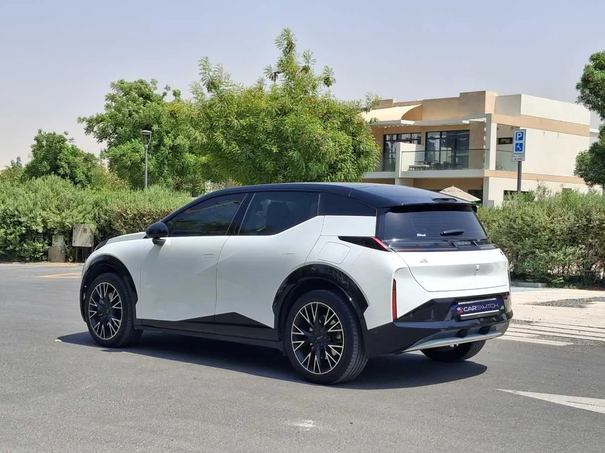 Car image 7