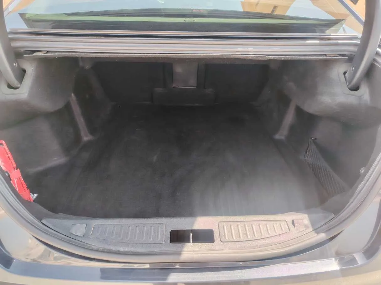 Car image 24