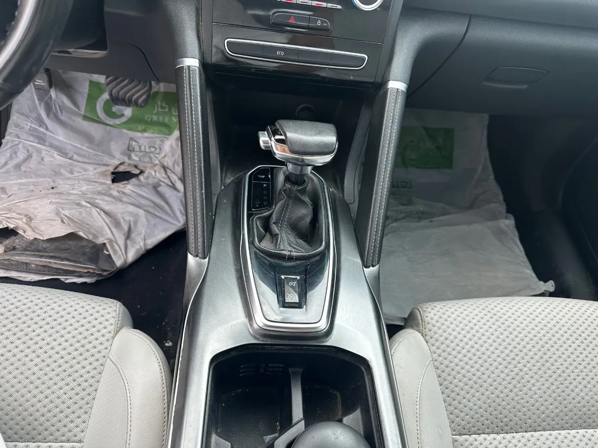 Car image 18